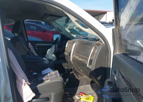 2021 Ram 1500 Classic Slt 4X2 6'4 Box z USA, uszkodzony, nr VIN 1C6RR6TT0MS520626